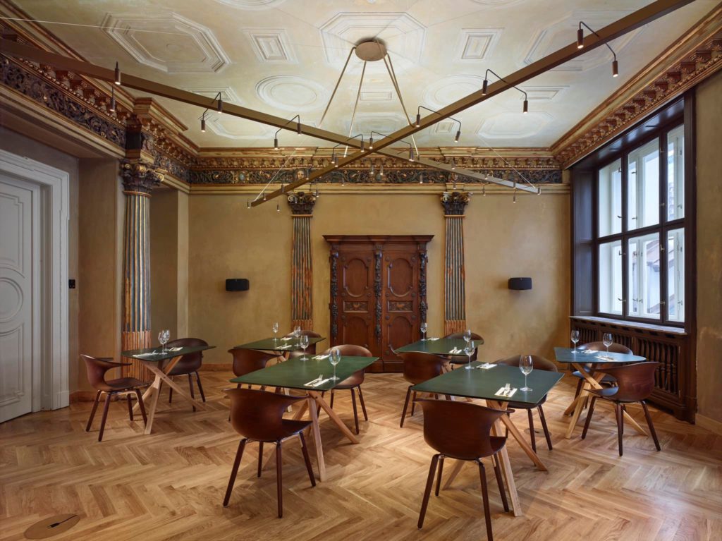 ČERVENÝ JELEN (RESTAURACE)