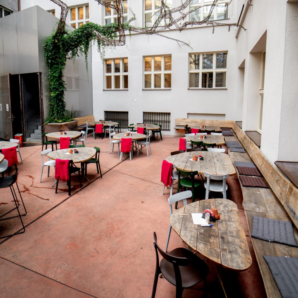 ČERVENÝ JELEN (RESTAURACE)