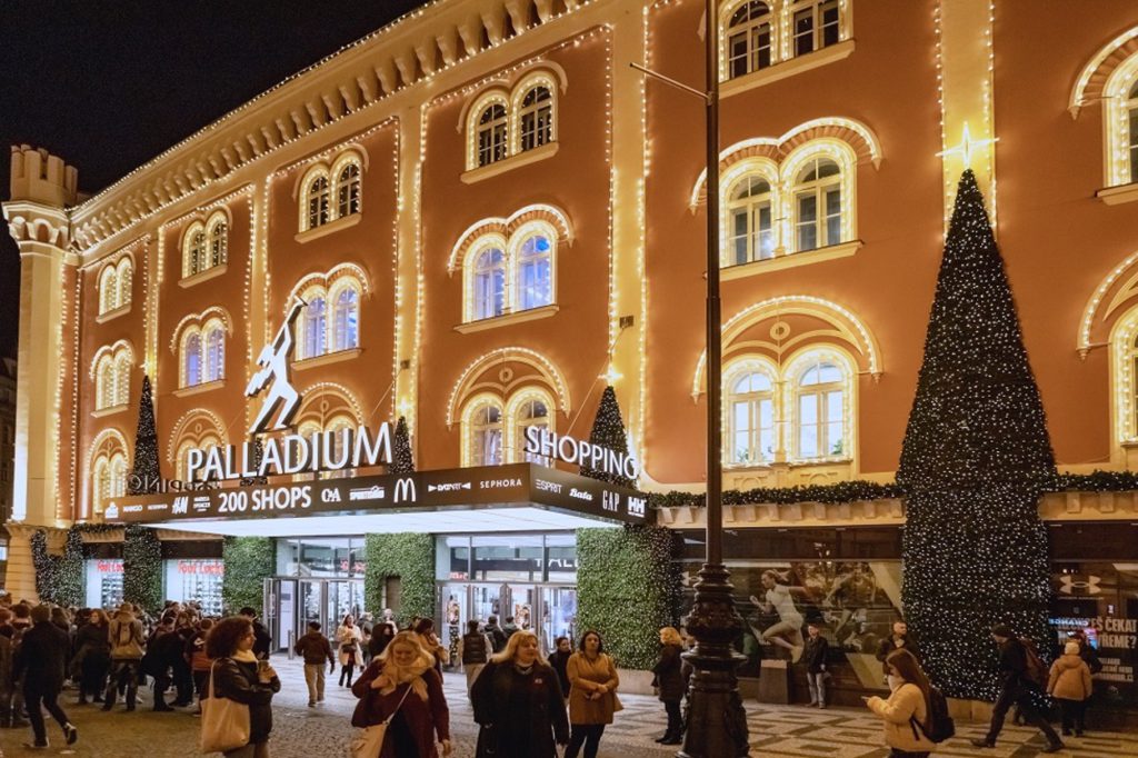 Palladium láká vánoční atmosférou k nákupům dárků a k pomoci dětem