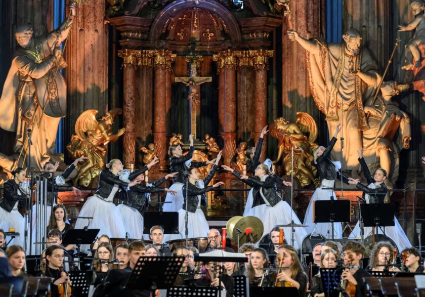 Festival ZUŠ Open ve středu 14. května zahájí benefiční koncert Rytíři talentu na Karlínském náměstí