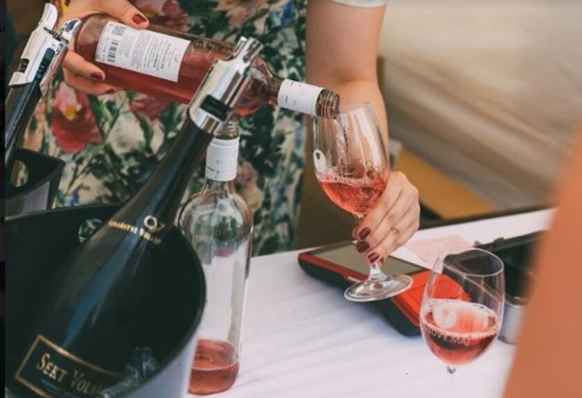 Už tuto sobotu dorazí do Prahy 25 vinařů. Probíhat zde bude 14. ročník festivalu Růžový máj