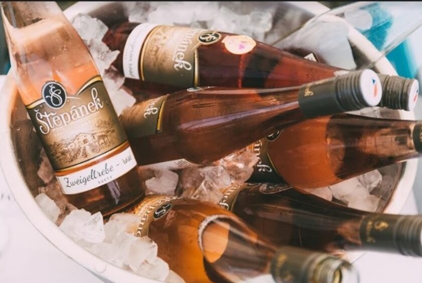 Už tuto sobotu dorazí do Prahy 25 vinařů. Probíhat zde bude 14. ročník festivalu Růžový máj
