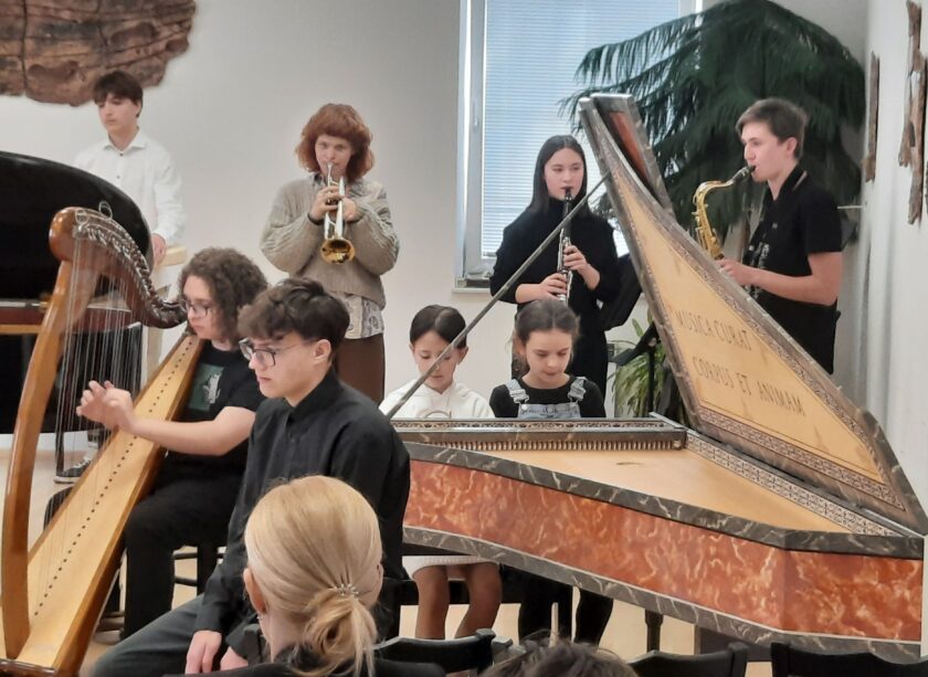 Festival ZUŠ Open ve středu 14. května zahájí benefiční koncert Rytíři talentu na Karlínském náměstí