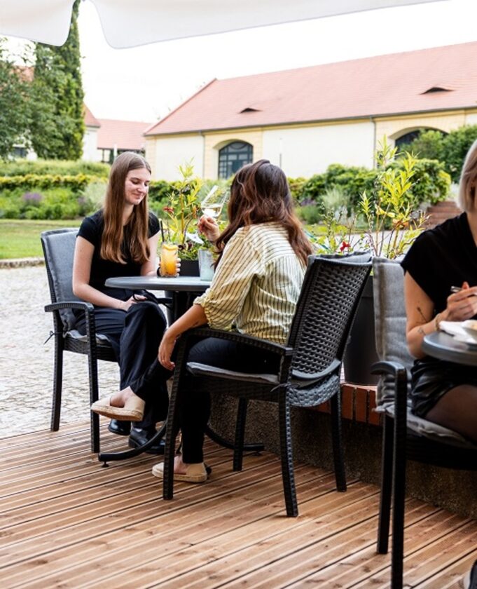 Borůvkové speciality a letní osvěžení v červencových menu v pražských restaurací Pytloun Restaurants