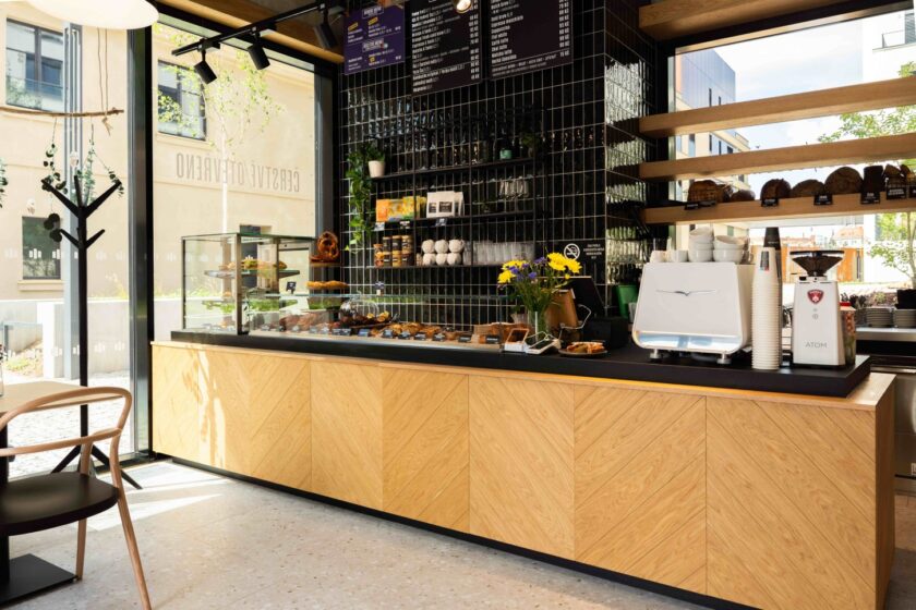 Zrno zrnko otevírá hned 2 pobočky v novém areálu Nuselský pivovar: Zrno Zrnko a BOTICELLI CAFÉ
