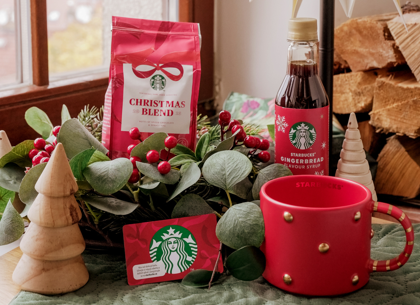 Vánoce začínají ve Starbucks: Představujeme sváteční klasiky i novinku Mocha Mousse Latte