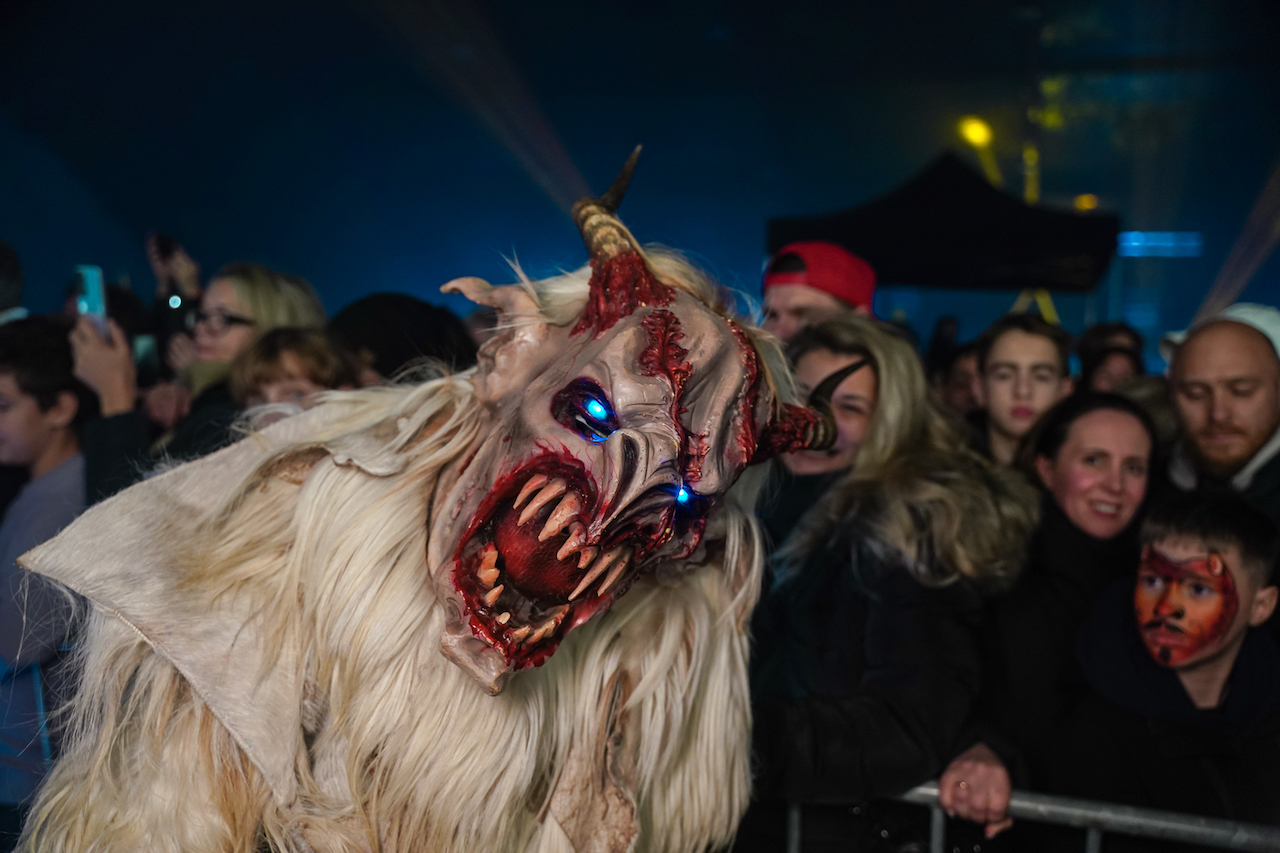 Krampus show na Výstavišti: Prahu dnes večer ovládnou démoni, řetězy a pekelný rachot