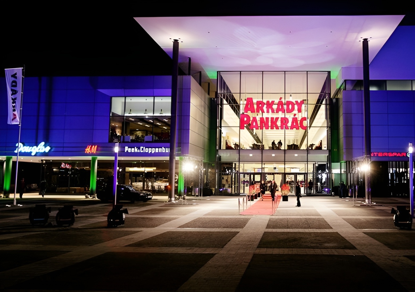 Obchodní centrum Arkády Pankrác otevřelo venkovní kluziště. Navíc pomáhá i rodinám s předčasně narozenými dětmi